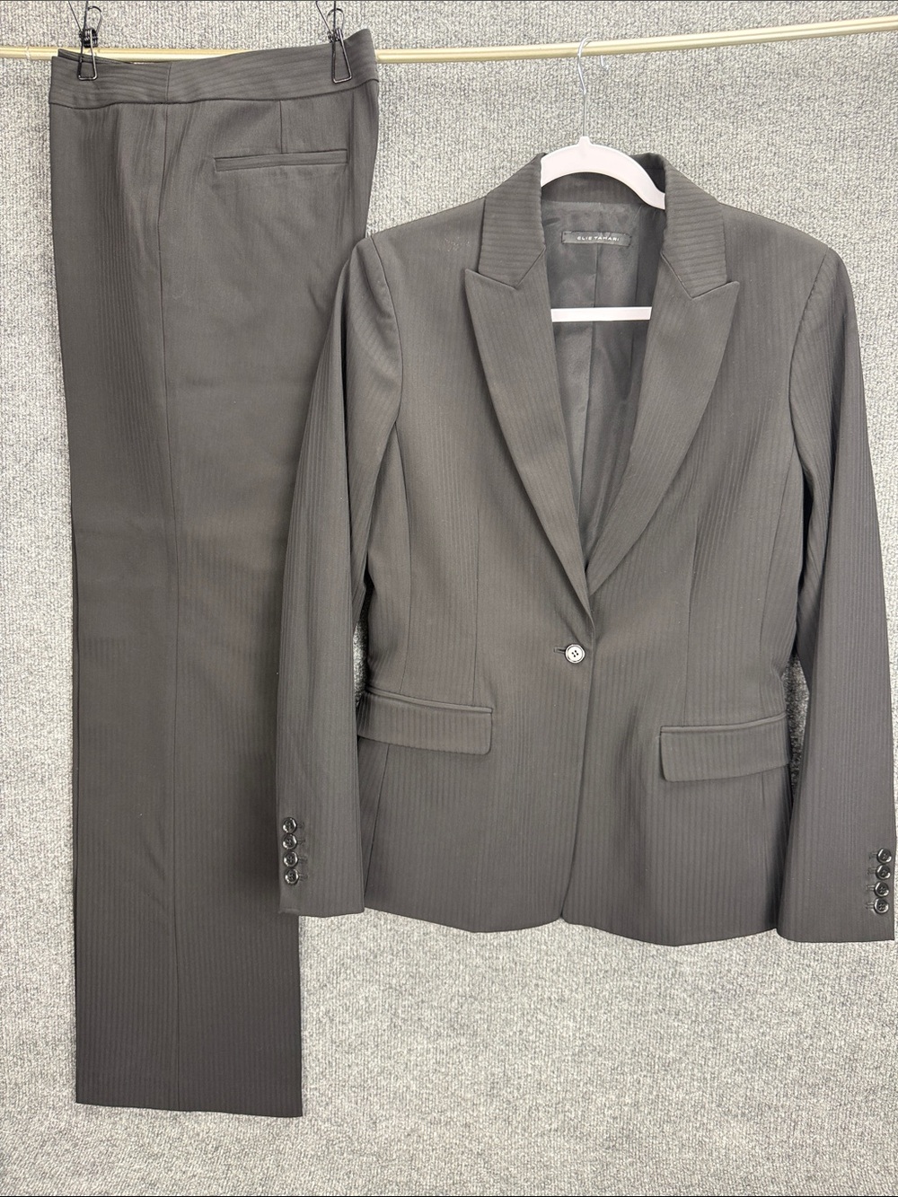 Elie Tahari Gray Pinstripe Women’s Suit Blazer Size 6 Pants Size 4 Lovely!